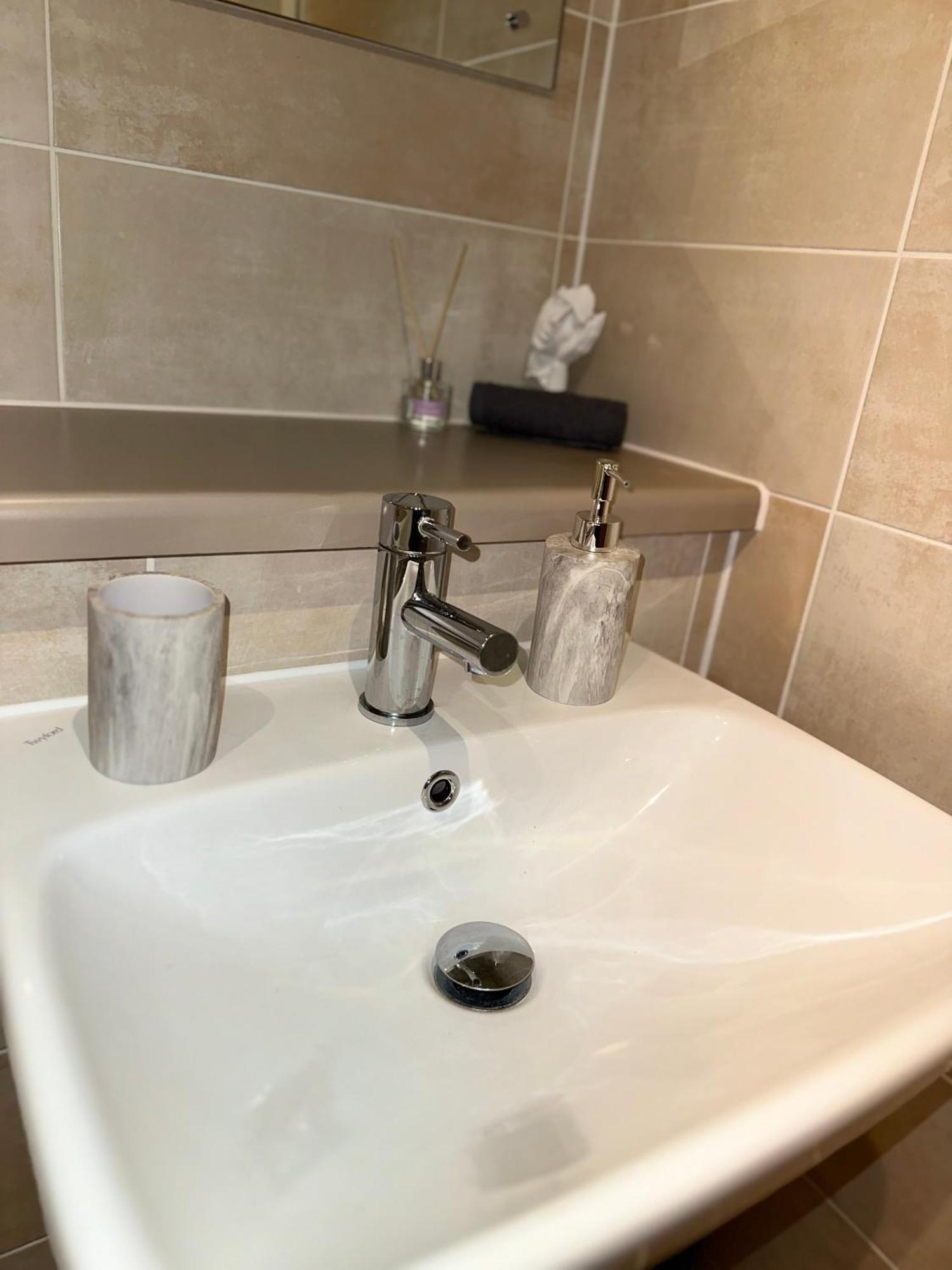 Luxury 2-Bed High-Rise In Manchester With Parking Екстериор снимка
