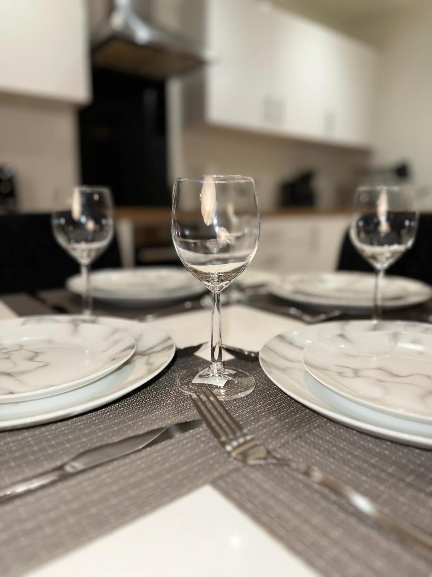 Luxury 2-Bed High-Rise In Manchester With Parking Екстериор снимка